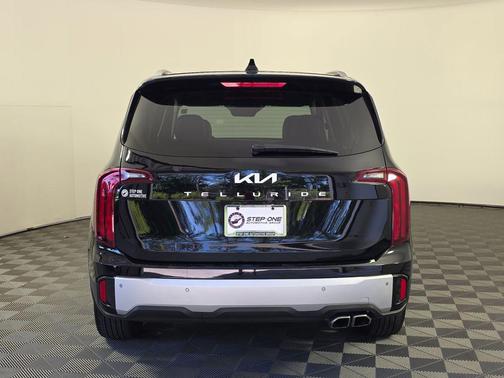 Ebony Black 2024 Kia Telluride S