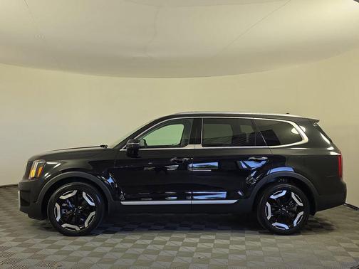 Ebony Black 2024 Kia Telluride S