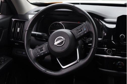 White 2024 Nissan Pathfinder SV