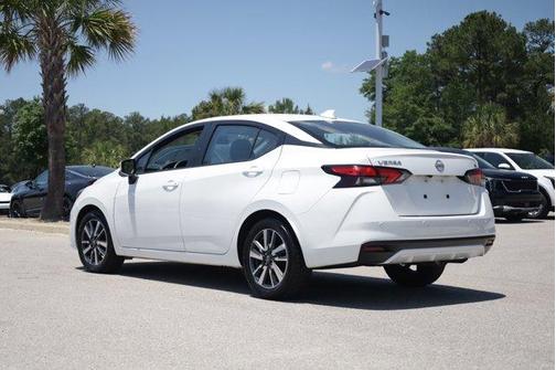 Aspen White 2024 Nissan Versa 1.6 SV