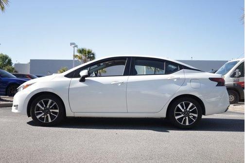 Aspen White 2024 Nissan Versa 1.6 SV