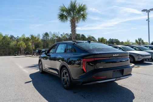 Aurora Black Pearl 2026 Kia K4 LXS