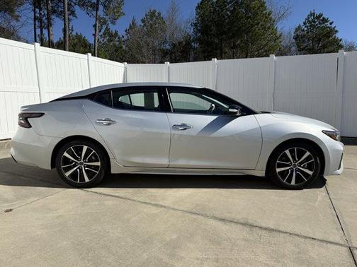 2023 Nissan Maxima SV
