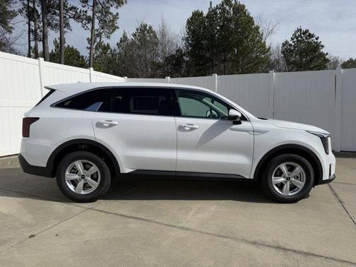 2025 Kia Sorento LX
