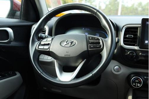 2024 Hyundai VENUE SEL