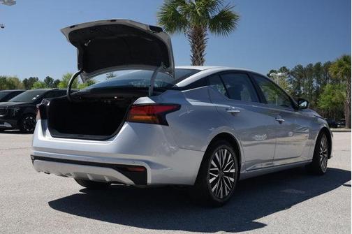 Brilliant Silver Metallic 2024 Nissan Altima 2.5 SV