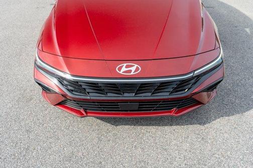 2025 Hyundai ELANTRA Limited