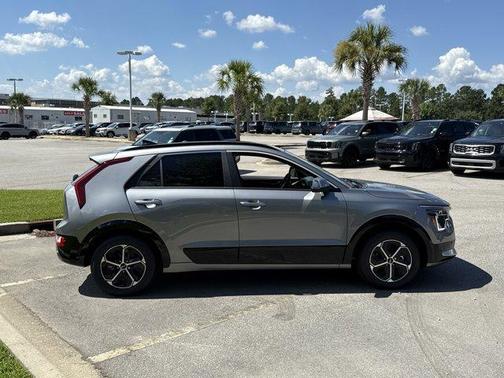 2025 Kia Niro SX