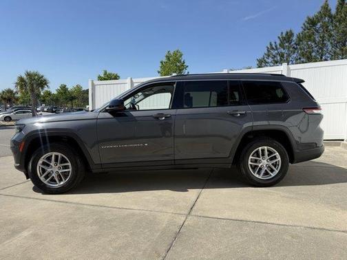 2022 Jeep Grand Cherokee L Laredo