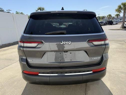 2022 Jeep Grand Cherokee L Laredo