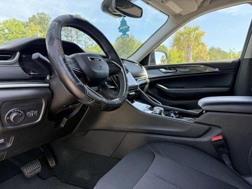 2022 Jeep Grand Cherokee L Laredo