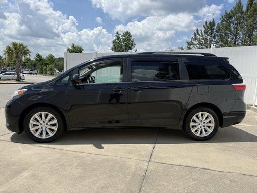 2016 Toyota Sienna LE