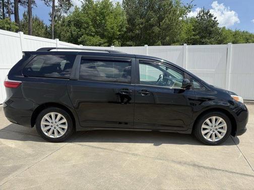 2016 Toyota Sienna LE