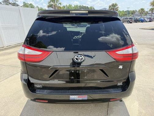 2016 Toyota Sienna LE