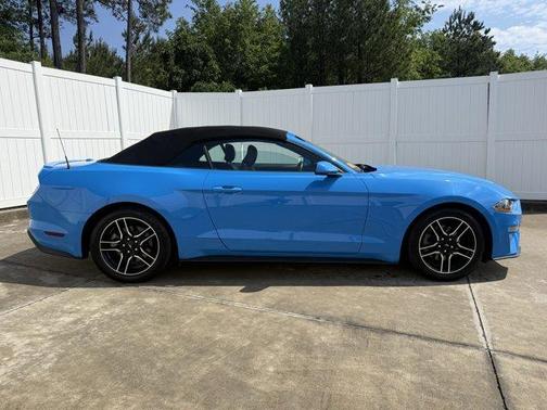 2022 Ford Mustang EcoBoost
