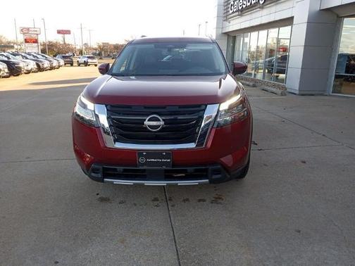 2023 Nissan Pathfinder SL
