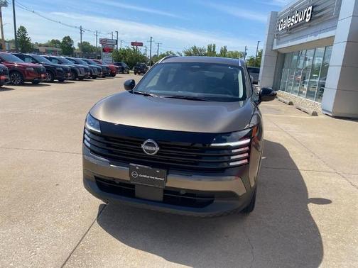 Canyon Bronze M 2026 Nissan Kicks SV