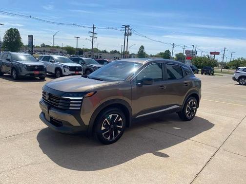 Canyon Bronze M 2026 Nissan Kicks SV