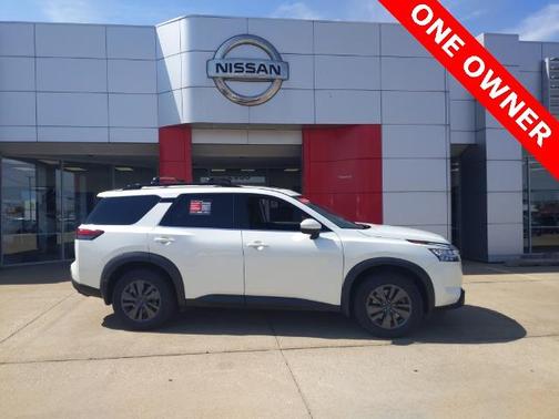 2022 Nissan Pathfinder SV