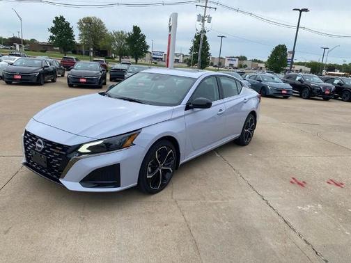 Gray Sky Pearl 2025 Nissan Altima SR