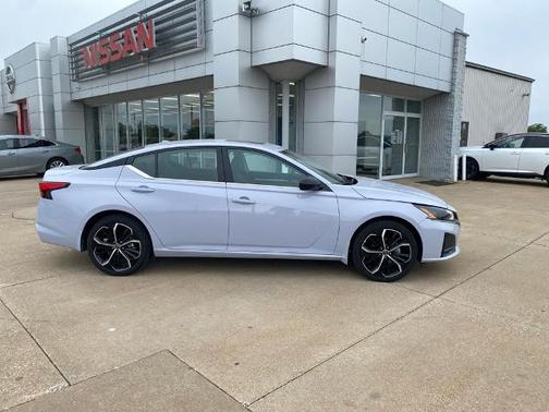 Gray Sky Pearl 2025 Nissan Altima SR