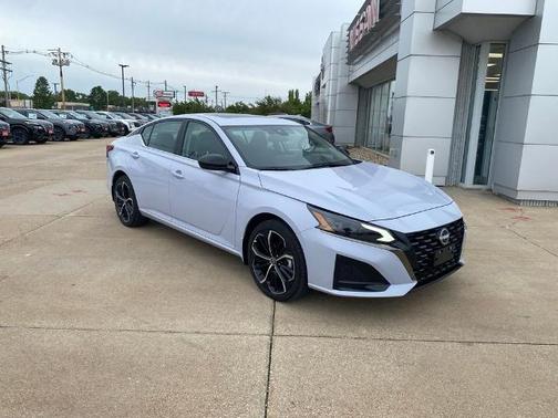 Gray Sky Pearl 2025 Nissan Altima SR