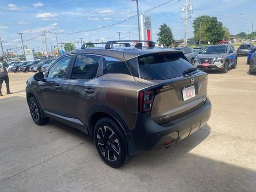 Canyon Bronze M 2026 Nissan Kicks SV
