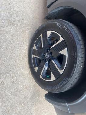 Canyon Bronze M 2026 Nissan Kicks SV