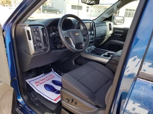 Photo 2 of 3 of 2018 Chevrolet Silverado 1500 LT
