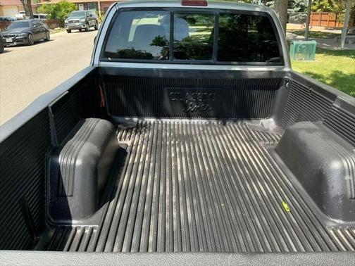 2000 Chevrolet S-10 Base
