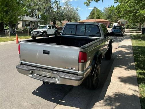 2000 Chevrolet S-10 Base
