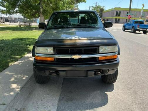 2000 Chevrolet S-10 Base