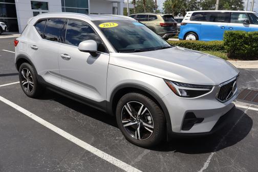 2023 Volvo XC40 B5 AWD Plus Bright