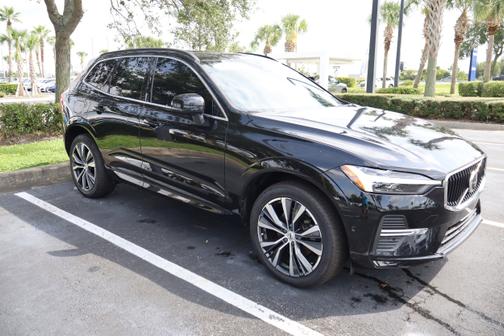 2022 Volvo XC60 B5 FWD Momentum