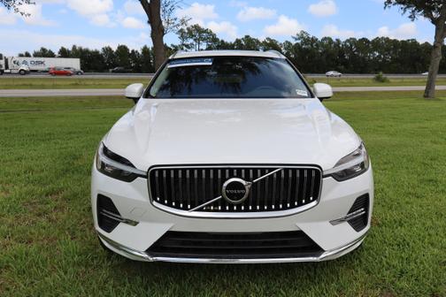 2023 Volvo XC60 B5 FWD Plus Bright