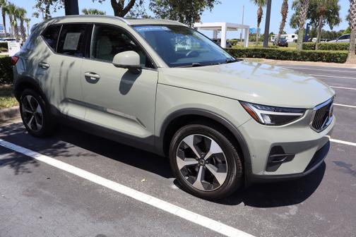 2024 Volvo XC40 B5 Plus Bright