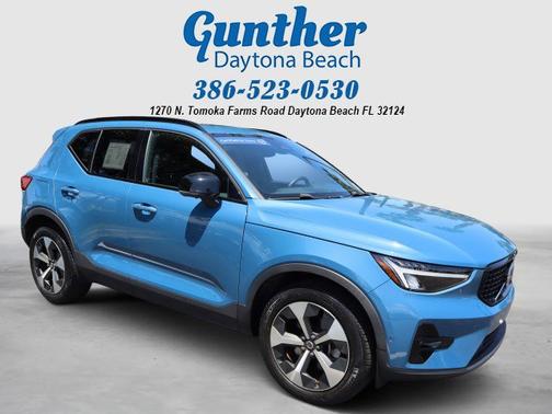 2023 Volvo XC40 B5 AWD Ultimate Dark