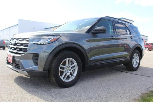 Star White 2026 Ford Explorer Platinum