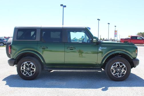 Eruption Green Metallic 2024 Ford Bronco Outer Banks