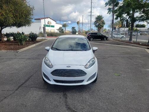 white 2016 Ford Fiesta SE