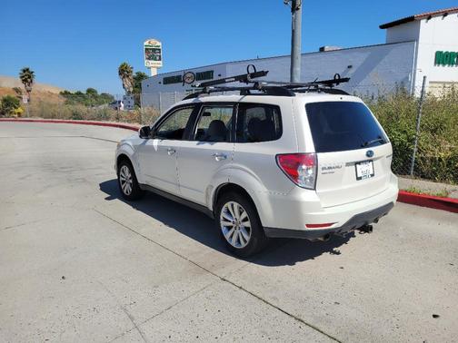 Satin White Pearl 2011 Subaru Forester 2.5 X Limited
