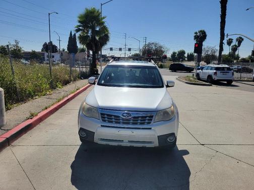 Satin White Pearl 2011 Subaru Forester 2.5 X Limited