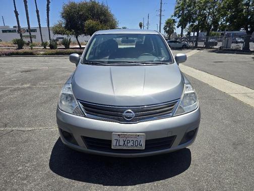 Grey 2011 Nissan Versa 1.8 SL