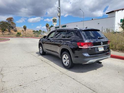 Black Sapphire Metallic 2018 Volkswagen Atlas 3.6L SE
