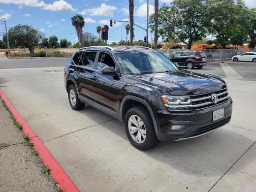 Black Sapphire Metallic 2018 Volkswagen Atlas 3.6L SE
