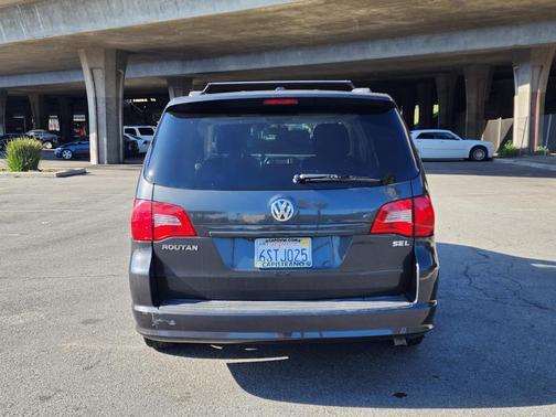 2011 Volkswagen Routan SEL
