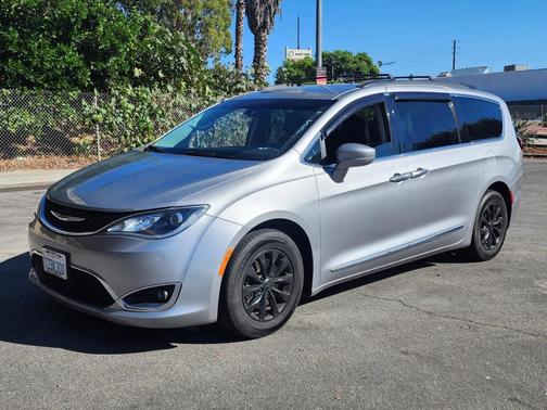 2017 Chrysler Pacifica Touring-L