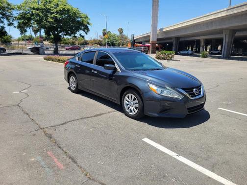 Grey 2016 Nissan Altima 2.5 S