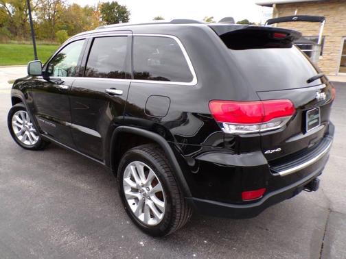 Diamond Black Crystal Pearlcoat 2017 Jeep Grand Cherokee Limited