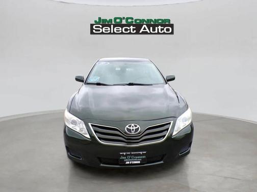 GREEN 2010 Toyota Camry LE